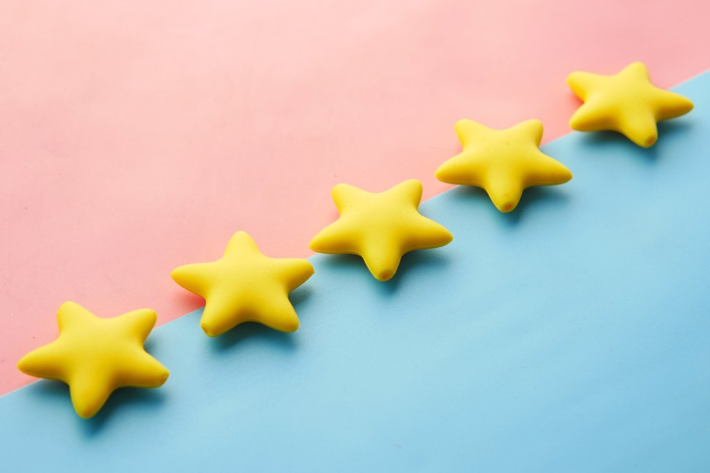 company reputation, 5 stars on a blue and pink background